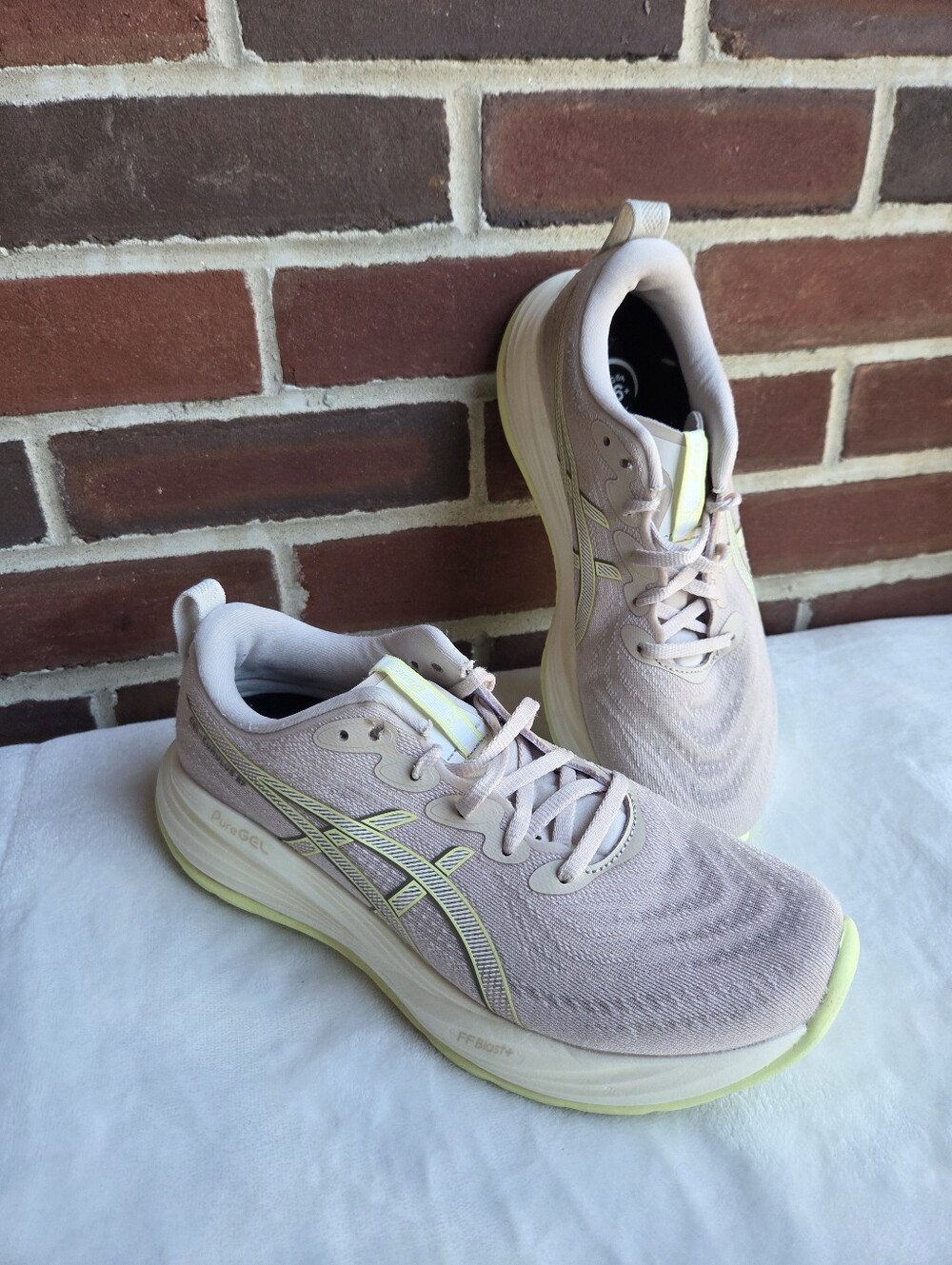 ASICS Gel Cumulus 27 Women 7.5 Mineral Beige Huddle Yellow Running Shoes